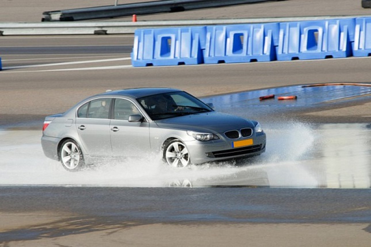 Bmw школа экстремального вождения