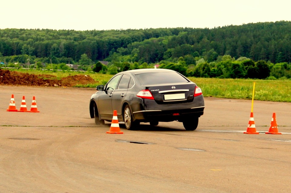 Bmw школа экстремального вождения